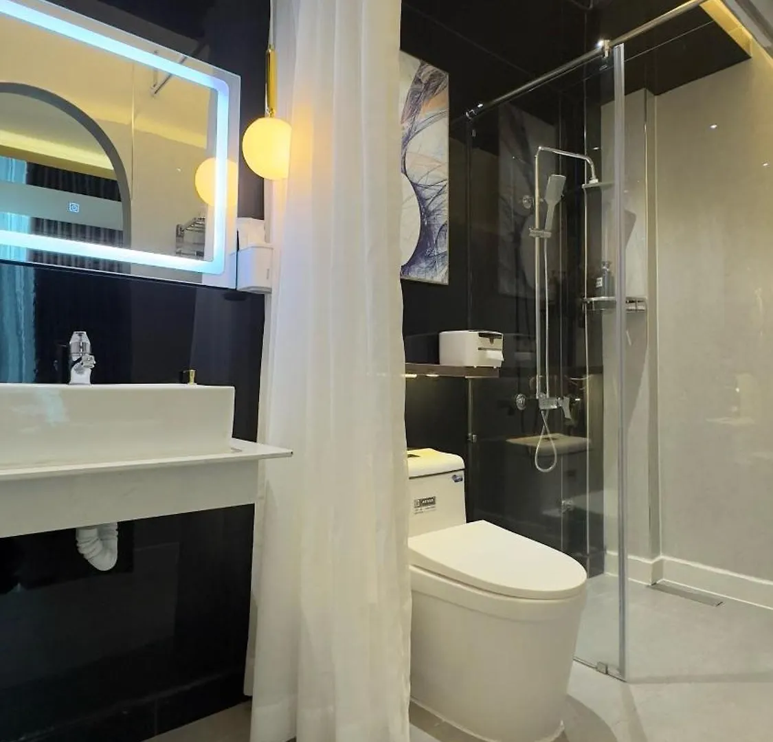 M&H Lux Hotel Ho Či Minovo Město 3*,